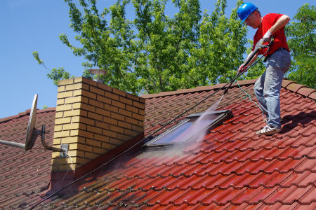 Roof Cleaning vs. Roof Replacement: What Owensboro Homeowners Need to Know